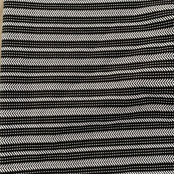 Zyia Active Aztec Adrenaline Black Striped 7/8 Leggings - Picture 5 of 11